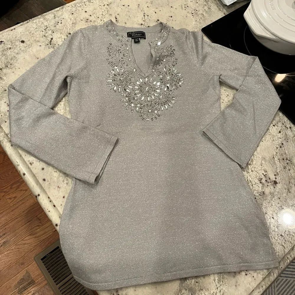 Dress Barn Collection Silver Sparkle Snowflake Tunic Top sz SP EUC